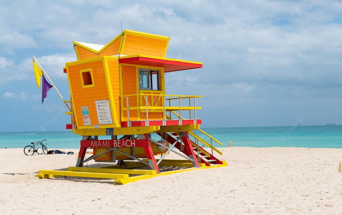 miami-beach-lifeguard-station-summer-vacation-copy-space_474717-60349